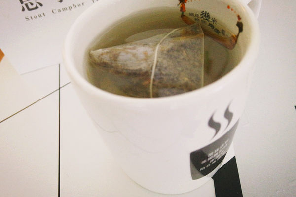 (保健分享)♥【uniTree牛樟新葉思寧茶】療癒盒裝設計，助眠放鬆的牛樟茶