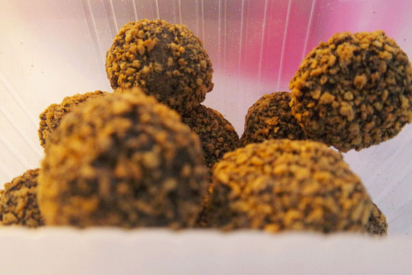 乖乖新口感零食【孔雀松露脆芙】過年也可以放心大吃,吃了會上癮的輕食零嘴