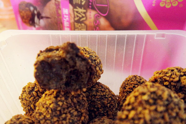 乖乖新口感零食【孔雀松露脆芙】過年也可以放心大吃,吃了會上癮的輕食零嘴