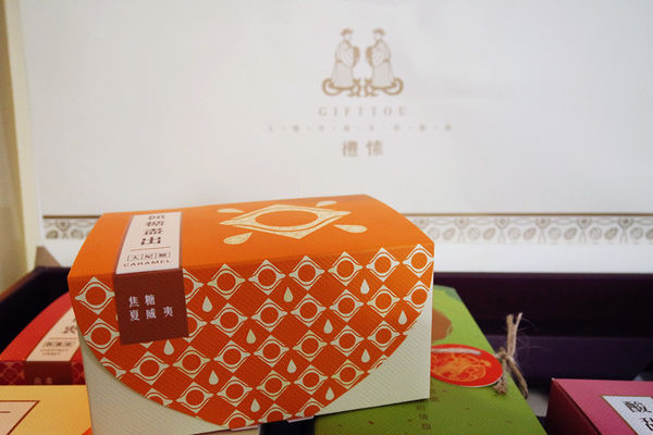 (甜點分享)♥精裝禮盒，過年送禮大首選【禮愫】重逢香醇禮盒-花火茶點集錦