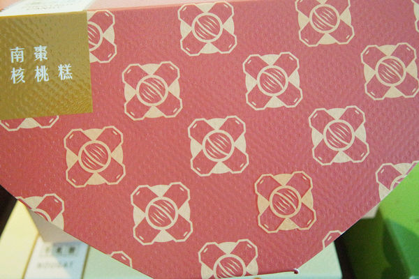 (甜點分享)♥精裝禮盒，過年送禮大首選【禮愫】重逢香醇禮盒-花火茶點集錦