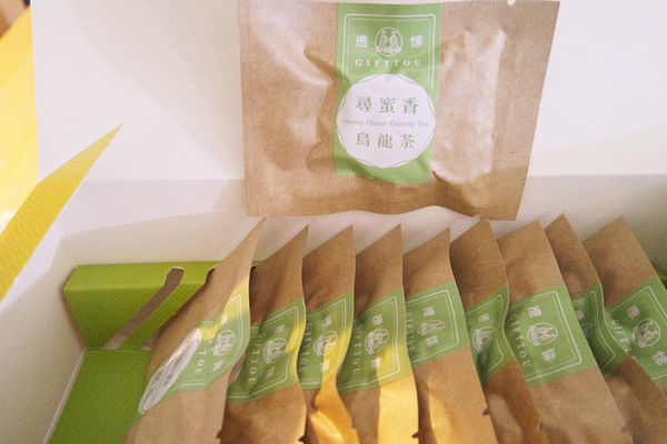 (甜點分享)♥精裝禮盒，過年送禮大首選【禮愫】重逢香醇禮盒-花火茶點集錦