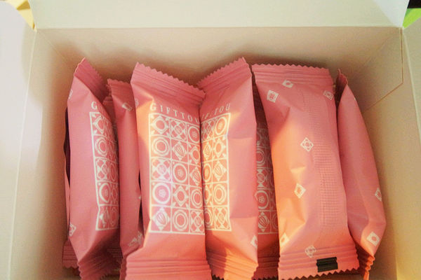 (甜點分享)♥精裝禮盒，過年送禮大首選【禮愫】重逢香醇禮盒-花火茶點集錦