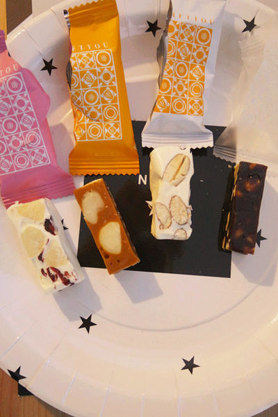 (甜點分享)♥精裝禮盒，過年送禮大首選【禮愫】重逢香醇禮盒-花火茶點集錦