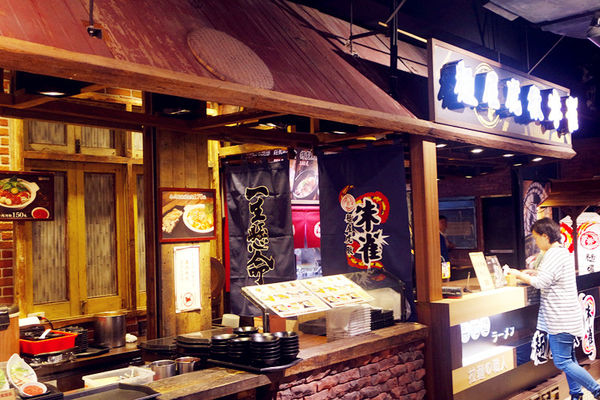 （FoOd台中)【麵屋虎徹-朱雀】濃郁湯頭,特別雞肉叉燒肉,感覺道地的平價拉麵