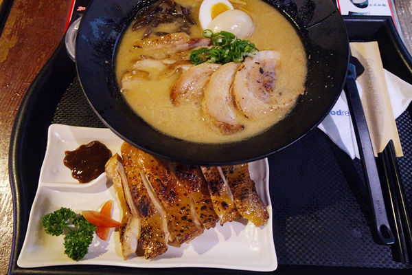 （FoOd台中)【麵屋虎徹-朱雀】濃郁湯頭,特別雞肉叉燒肉,感覺道地的平價拉麵