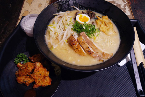 （FoOd台中)【麵屋虎徹-朱雀】濃郁湯頭,特別雞肉叉燒肉,感覺道地的平價拉麵