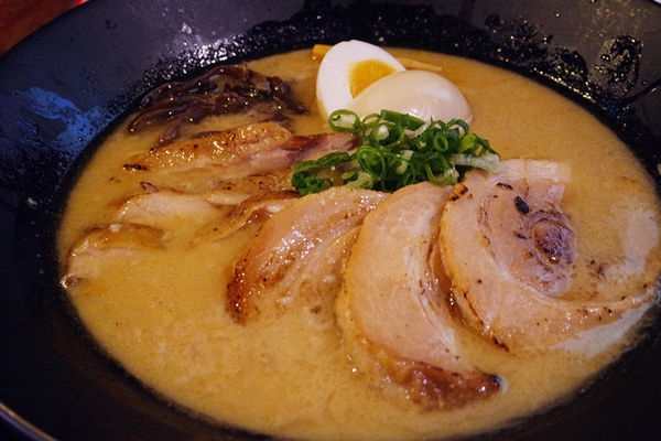 （FoOd台中)【麵屋虎徹-朱雀】濃郁湯頭,特別雞肉叉燒肉,感覺道地的平價拉麵