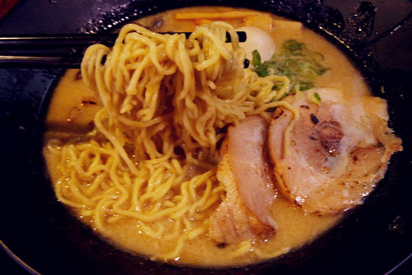 （FoOd台中)【麵屋虎徹-朱雀】濃郁湯頭,特別雞肉叉燒肉,感覺道地的平價拉麵