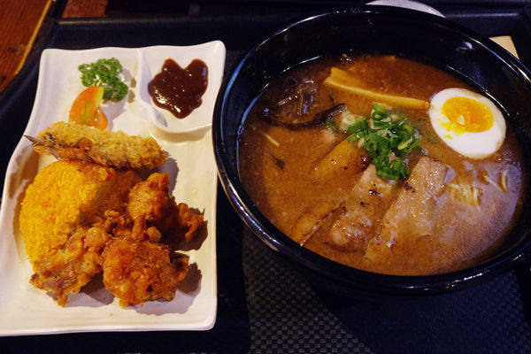 （FoOd台中)【麵屋虎徹-朱雀】濃郁湯頭,特別雞肉叉燒肉,感覺道地的平價拉麵