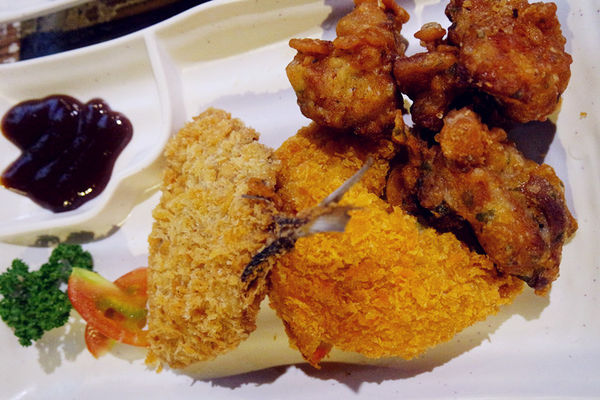 （FoOd台中)【麵屋虎徹-朱雀】濃郁湯頭,特別雞肉叉燒肉,感覺道地的平價拉麵