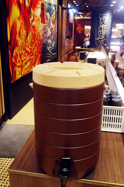 （FoOd台中)【麵屋虎徹-朱雀】濃郁湯頭,特別雞肉叉燒肉,感覺道地的平價拉麵