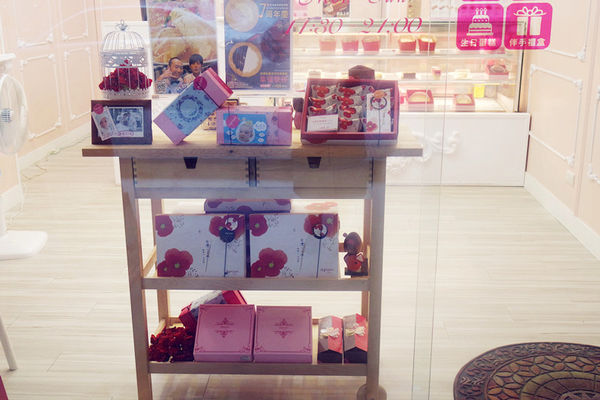 蛋糕口感扎實,香氣濃厚,吃完喜悅之情蛋糕【Aposo艾波索幸福甜點】