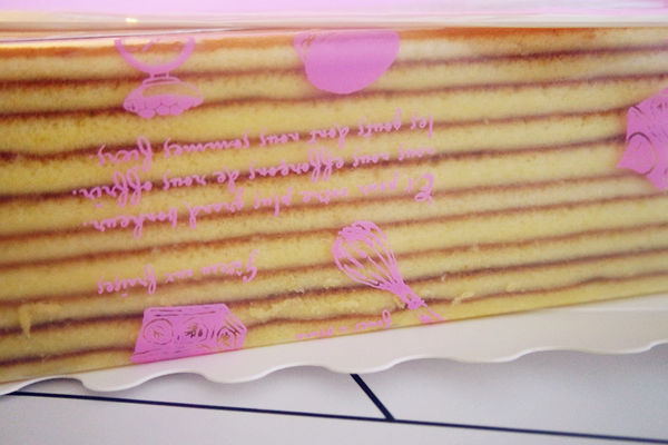 蛋糕口感扎實,香氣濃厚,吃完喜悅之情蛋糕【Aposo艾波索幸福甜點】