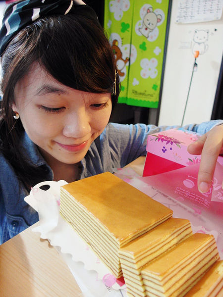 蛋糕口感扎實,香氣濃厚,吃完喜悅之情蛋糕【Aposo艾波索幸福甜點】