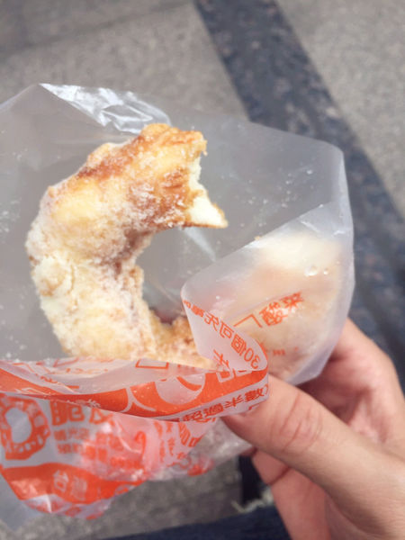 （FoOd台北)♥太邪惡的甜食了！【台灣人ㄟ甜甜圈】難以抵抗的濃香口感脆皮甜甜圈