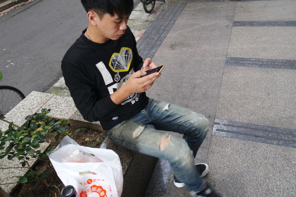 （FoOd台北)♥太邪惡的甜食了！【台灣人ㄟ甜甜圈】難以抵抗的濃香口感脆皮甜甜圈