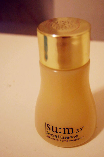 喚醒肌膚秘密韓國品牌【SUM37甦秘】鎖水青春奇蹟活酵肌秘露&水凝霜