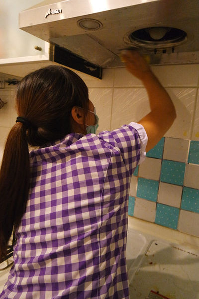 (居家分享)♥想要省時又省力,台中居家清潔,【魔法職人】正妹到府清潔,換你乾淨居家環境