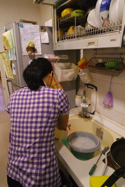 (居家分享)♥想要省時又省力,台中居家清潔,【魔法職人】正妹到府清潔,換你乾淨居家環境