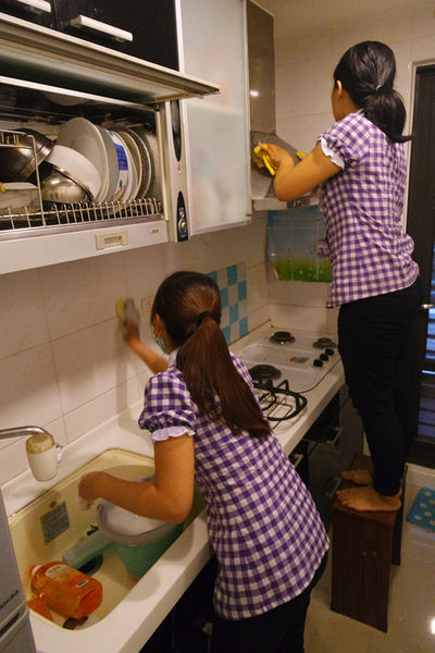 (居家分享)♥想要省時又省力,台中居家清潔,【魔法職人】正妹到府清潔,換你乾淨居家環境