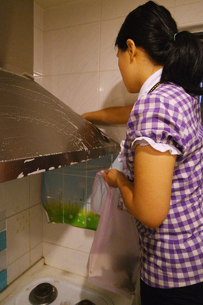 (居家分享)♥想要省時又省力,台中居家清潔,【魔法職人】正妹到府清潔,換你乾淨居家環境