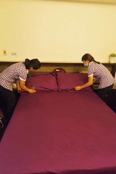 (居家分享)♥想要省時又省力,台中居家清潔,【魔法職人】正妹到府清潔,換你乾淨居家環境