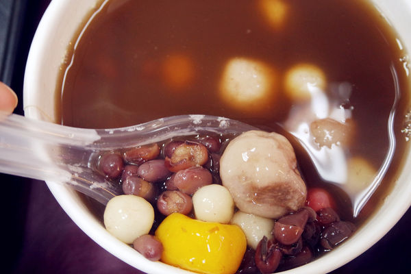 （FoOd桃園)♥平價甜湯推薦，超軟Q圓的【桃園忠孝熱甜湯】