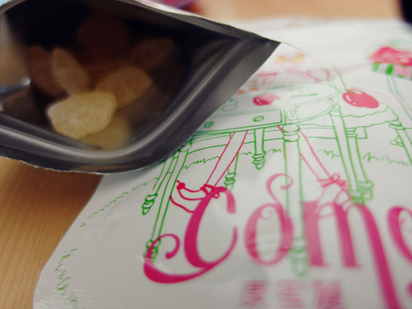 (體驗分享)♥可愛包裝，最佳的零嘴良伴，療癒系花型【Comely康蜜麗益生菌軟糖】