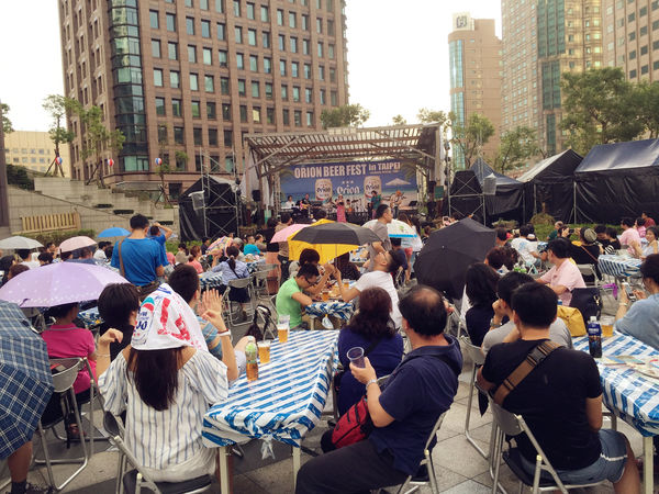 (參訪分享)♥【沖繩啤酒節】第三度在台舉辦，熱鬧又充滿熱情洋溢的歡樂啤酒嘉年華