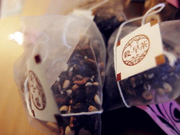 (體驗分享)♥四季皆宜養生【阿華師茶業】養顏美容紅豆紫米薏仁水&促進新陳代謝黑豆水