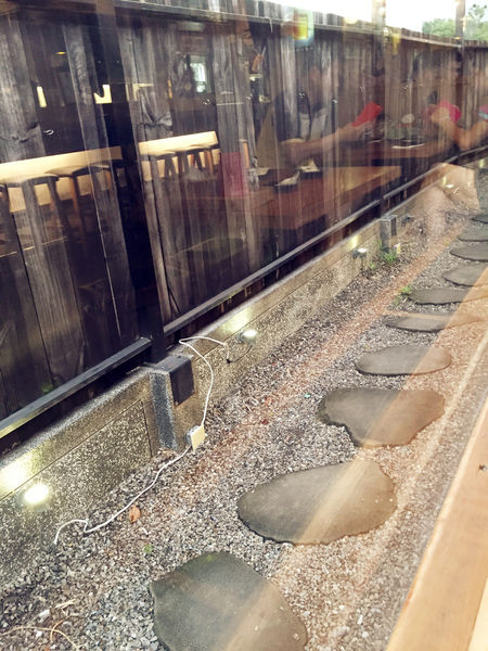 雅虎首頁文（FoOd南投)♥〔小串居酒屋〕彷彿任意門穿縮來到日本的庭園造景美味居酒屋