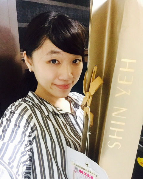 (分享)♥〔欣葉饗月禮盒〕精緻且豪華，混合著欣葉餐飲集團最具有台灣味的大月餅