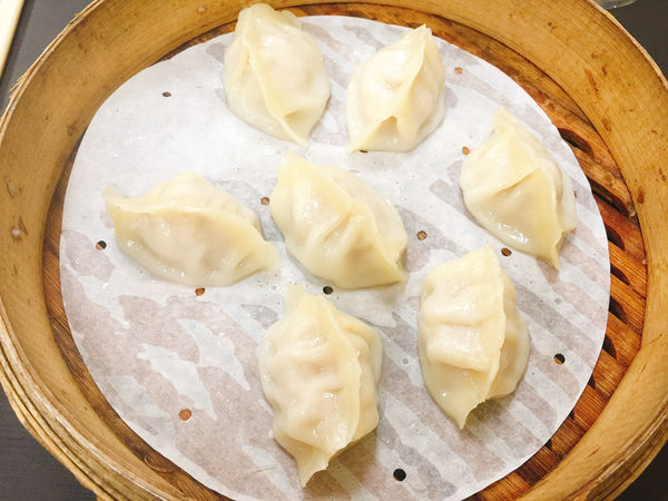 （FoOd桃園)♥超推薦蝦餃，皮薄餡多，汁鮮美會噴汁的〔不貽樣湯包〕