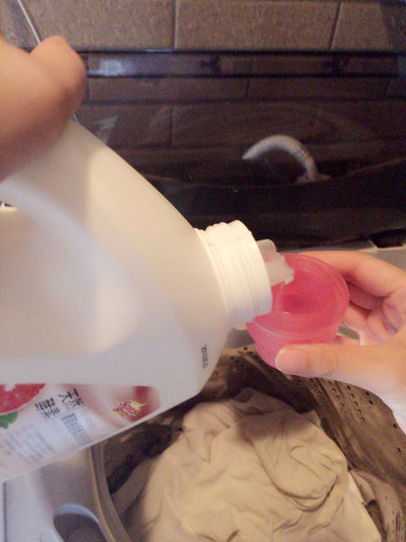 3M也有出洗衣精,讓外子以為我買了水果葡萄柚的〔天然酵素葡萄柚香氛濃縮洗衣精〕