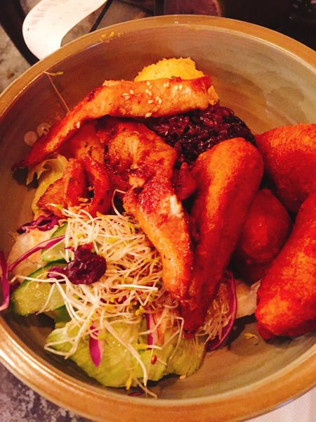 （FoOd台中)♥自己動手捲的料理〔昨日花卷〕，創意料理無國界，想吃什麼就加什麼