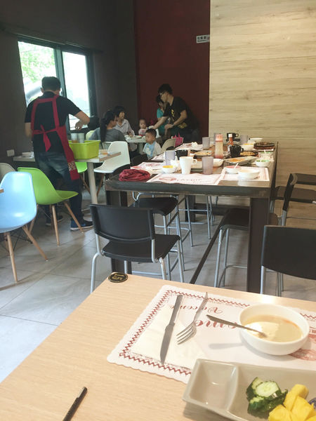 雅虎首頁文（FoOd南投)♥乾淨明亮營帳蓬式的特色牛排館〔甜媽媽牛排館〕