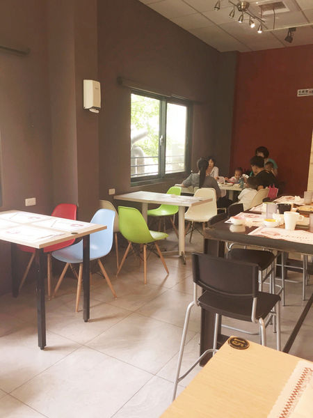 雅虎首頁文（FoOd南投)♥乾淨明亮營帳蓬式的特色牛排館〔甜媽媽牛排館〕