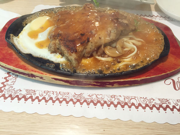 雅虎首頁文（FoOd南投)♥乾淨明亮營帳蓬式的特色牛排館〔甜媽媽牛排館〕