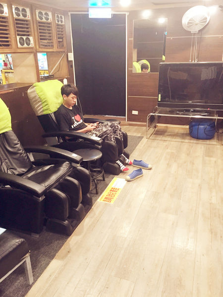 令人放鬆療癒休閒娛樂場所-E7PLAY一票玩到底,遊戲也可以吃到飽（三重館）