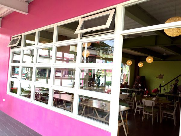 （FoOd南投)♥鄉村裡的粉紅小屋－山景盡收眼底的[一窩風cafe'-咖啡山賊團]