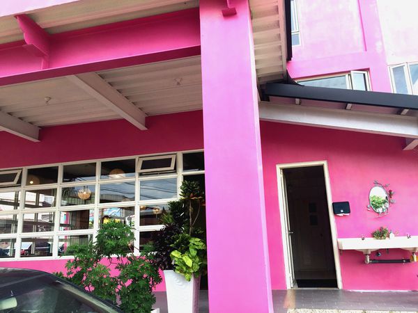 （FoOd南投)♥鄉村裡的粉紅小屋－山景盡收眼底的[一窩風cafe'-咖啡山賊團]