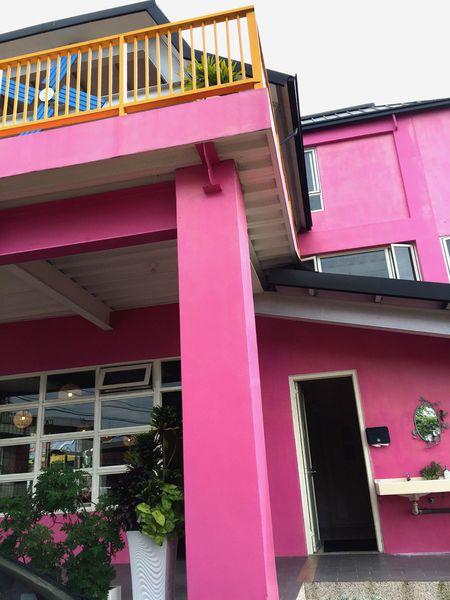 （FoOd南投)♥鄉村裡的粉紅小屋－山景盡收眼底的[一窩風cafe'-咖啡山賊團]