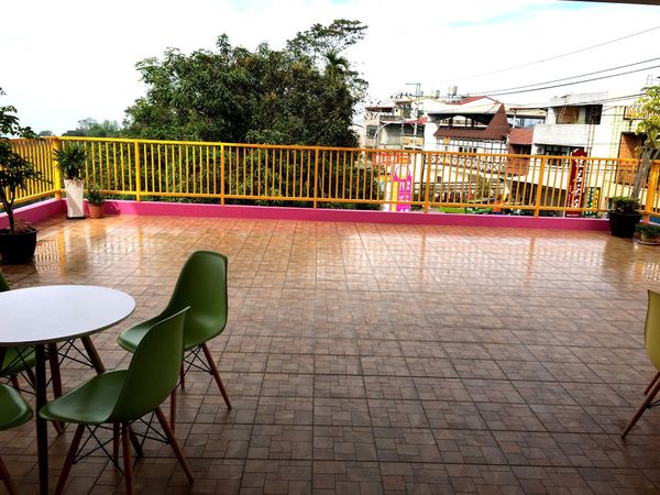 （FoOd南投)♥鄉村裡的粉紅小屋－山景盡收眼底的[一窩風cafe'-咖啡山賊團]