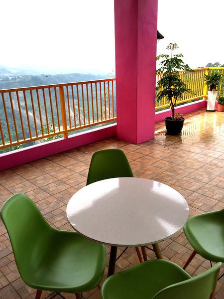 （FoOd南投)♥鄉村裡的粉紅小屋－山景盡收眼底的[一窩風cafe'-咖啡山賊團]