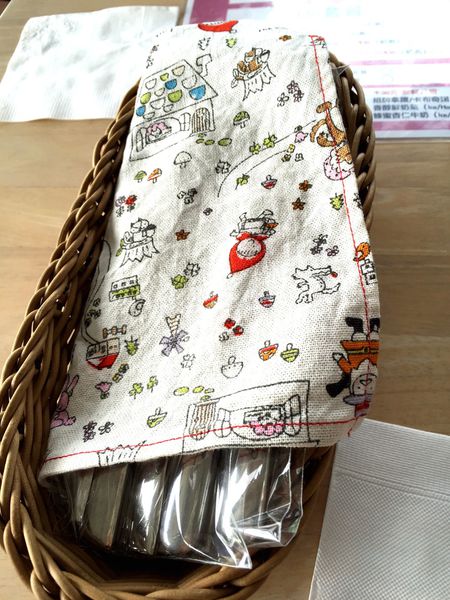 （FoOd南投)♥鄉村裡的粉紅小屋－山景盡收眼底的[一窩風cafe'-咖啡山賊團]