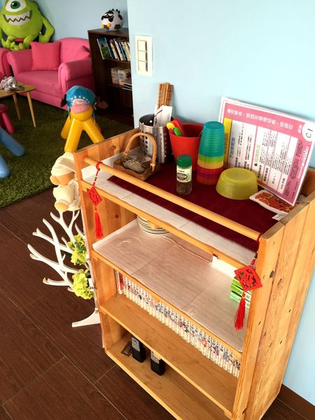 （FoOd南投)♥鄉村裡的粉紅小屋－山景盡收眼底的[一窩風cafe'-咖啡山賊團]