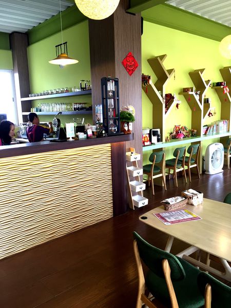 （FoOd南投)♥鄉村裡的粉紅小屋－山景盡收眼底的[一窩風cafe'-咖啡山賊團]