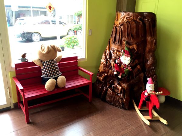 （FoOd南投)♥鄉村裡的粉紅小屋－山景盡收眼底的[一窩風cafe'-咖啡山賊團]