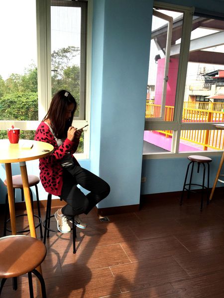 （FoOd南投)♥鄉村裡的粉紅小屋－山景盡收眼底的[一窩風cafe'-咖啡山賊團]